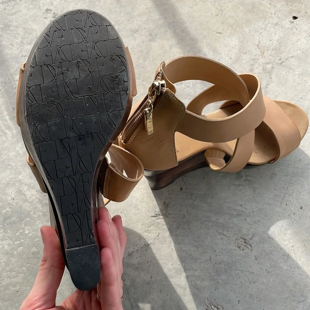 Diane von Furstenberg Opal Wedge size 6